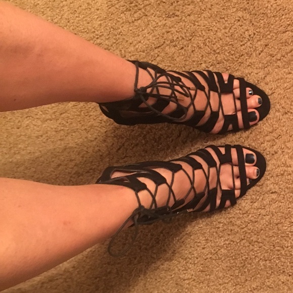 Size 7 - Picture 2 of 6